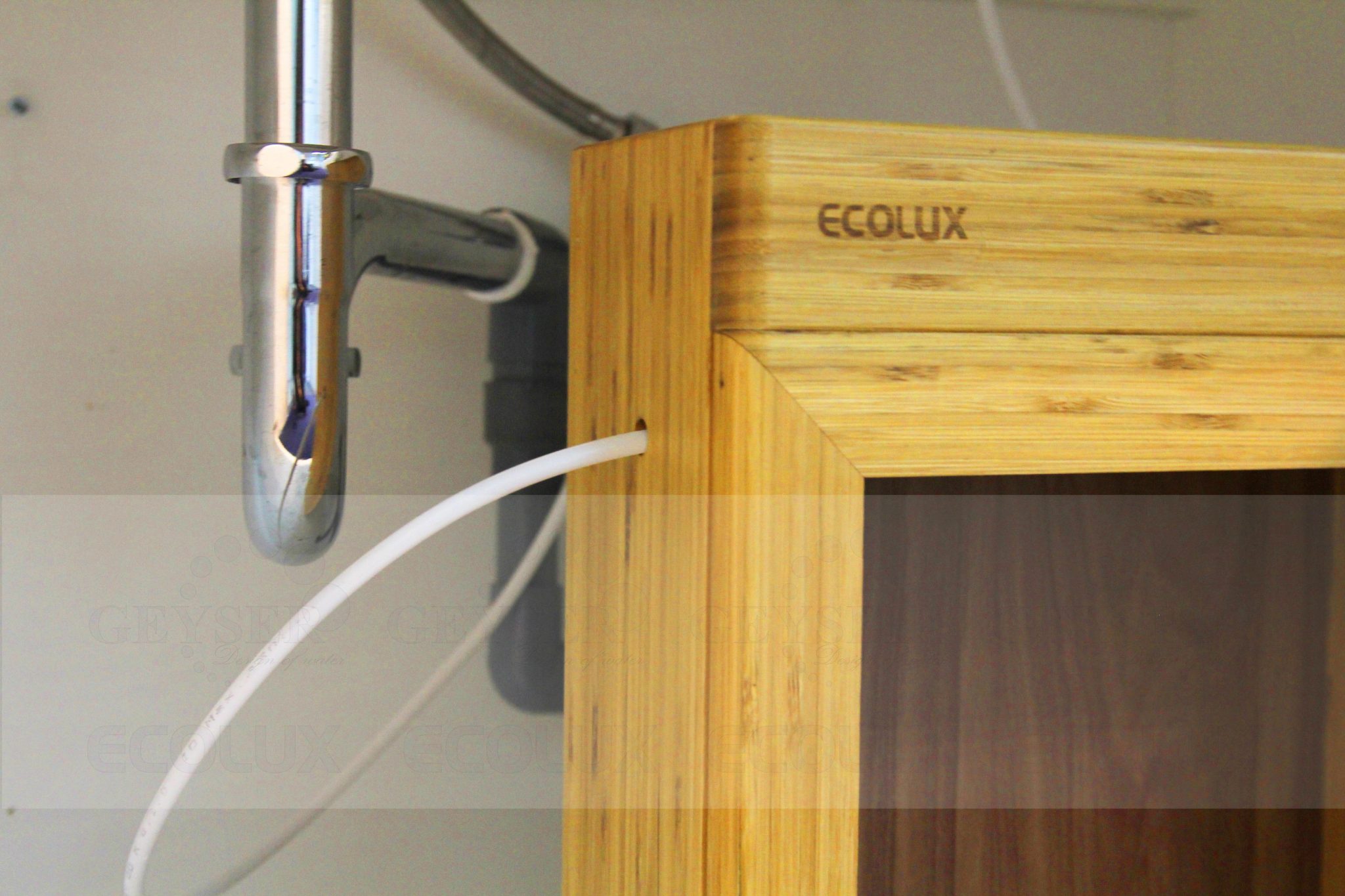 Dây đầu vào và đầu ra của máy lọc nước nano Geyser Ecolux 