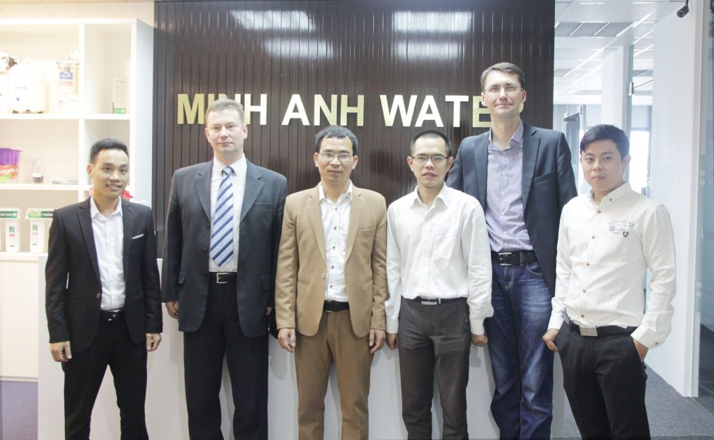 geyser-nga-tham-va-lam-viec-tai-minh-anh-water