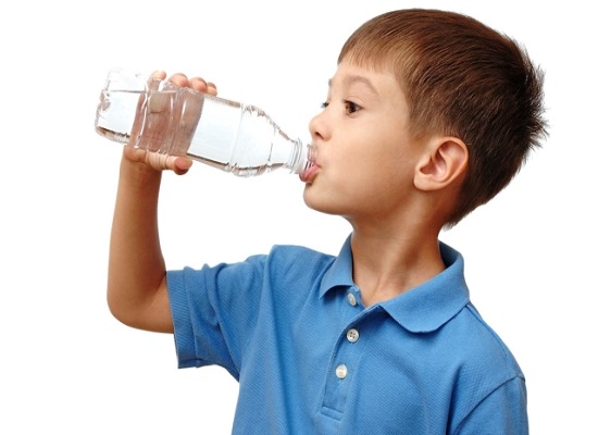 Nên cho trẻ uống nước ion kiềm ngay từ khi còn nhỏ
