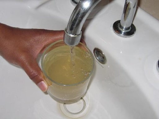 nuoc may co sach khong