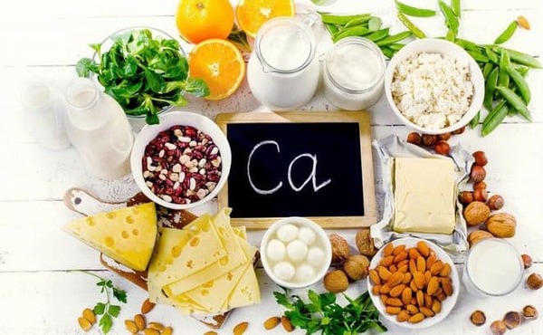 Có nhiều loại thực phẩm có hàm lượng canxi cao dễ tìm mua và sử dụng hàng ngày