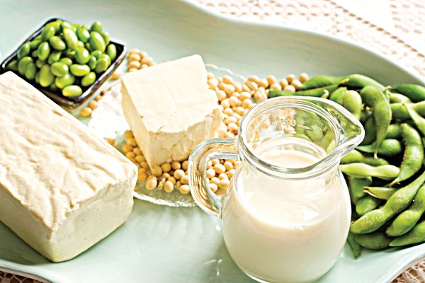 Đậu nành cung cấp canxi, chất xơ, ít chất béo rất tốt cho cơ thể, đặc biệt là người mắc tiểu đường