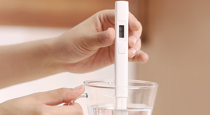 Dùng bút TDS giúp bạn dễ dàng kiểm tra chất lượng nước RO tại nhà