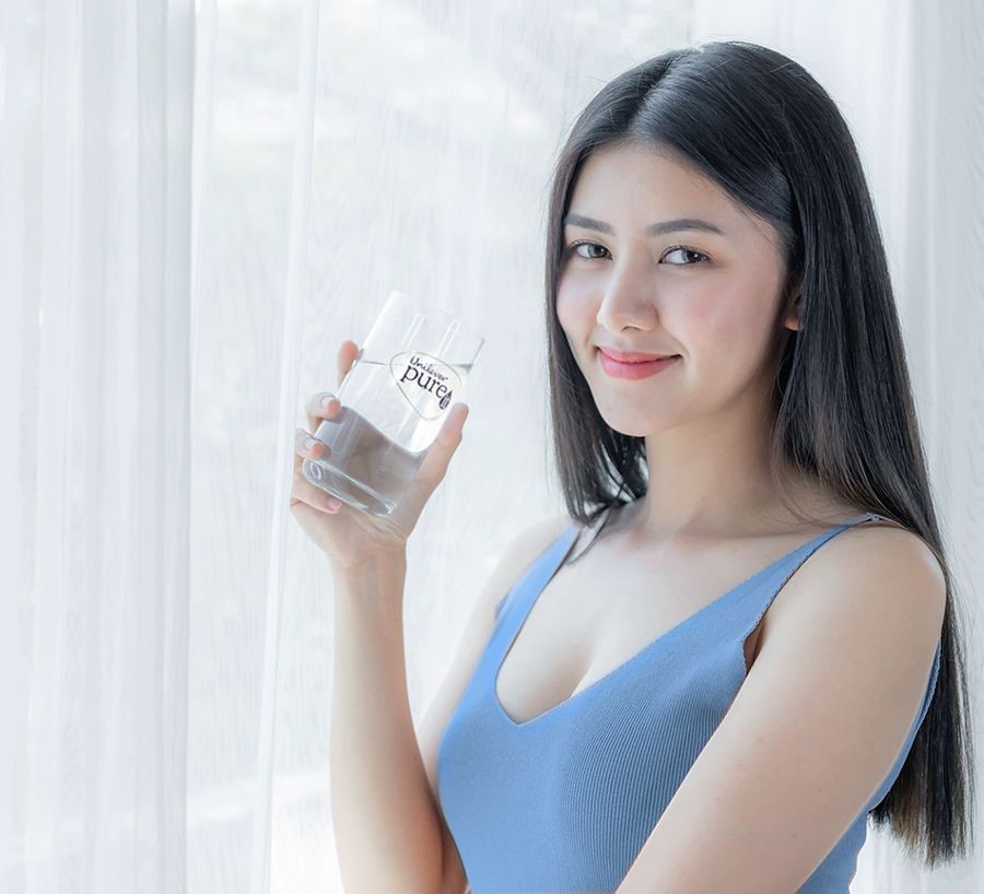 Uống nước buổi sáng tốt cho sức khỏe và mái tóc