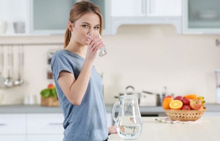 Uống nước sẽ giúp bạn không còn cảm thấy đói