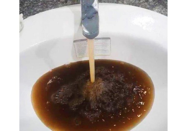 Nguồn nước nhiễm Asen thường có màu đục.
